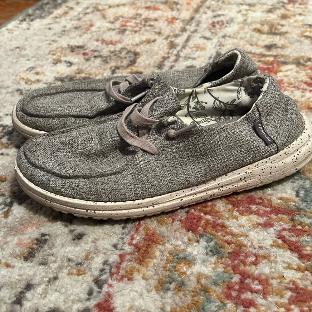 Hey Dude Women’s 7 Shoe